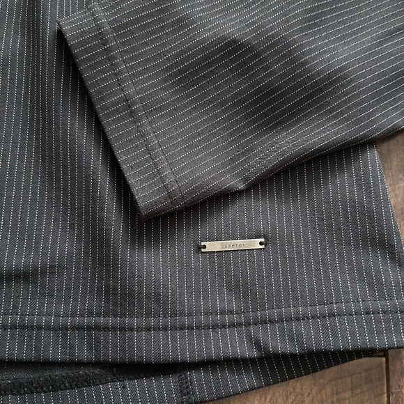 Lululemon Fitness Capelet Jacket Size 6 - Picture 3 of 5